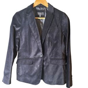 🔴5 for $40 SALE!
Talbots Petites Black Velvet 1 Button Split Back Blazer size 6p